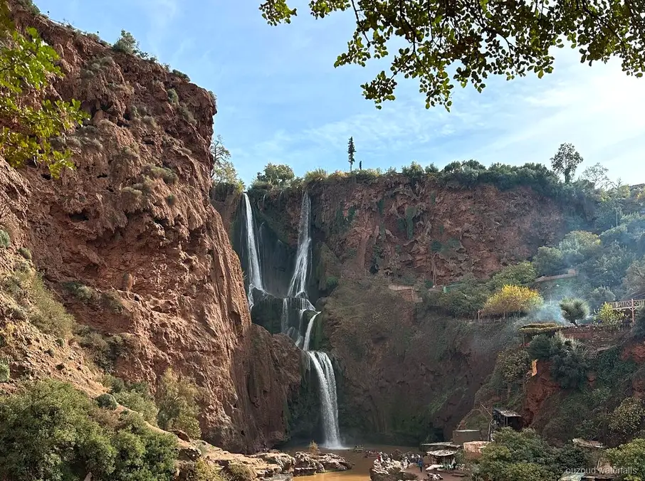 Paragem guiada num miradouro na excursão em pequeno grupo às Cascatas de Ouzoud