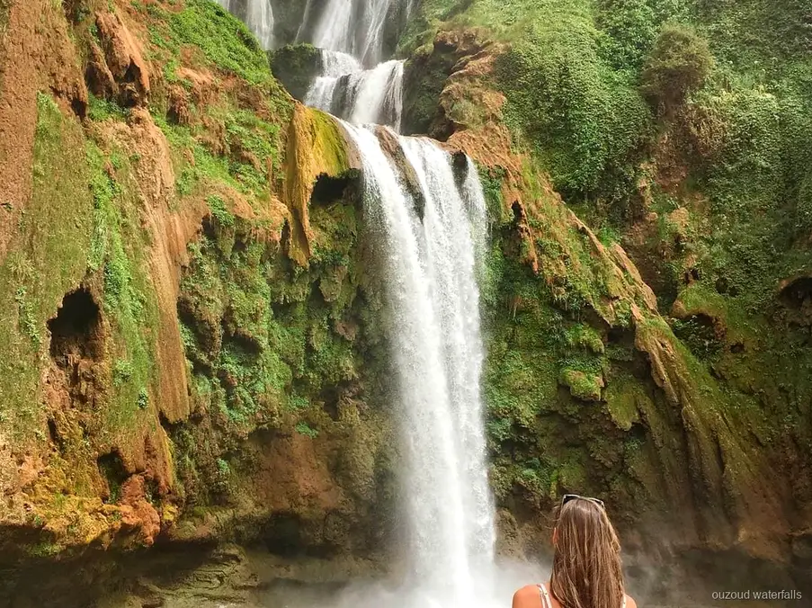 Esplanada de almoço berbere na excursão tudo incluído em pequeno grupo às Cascatas de Ouzoud