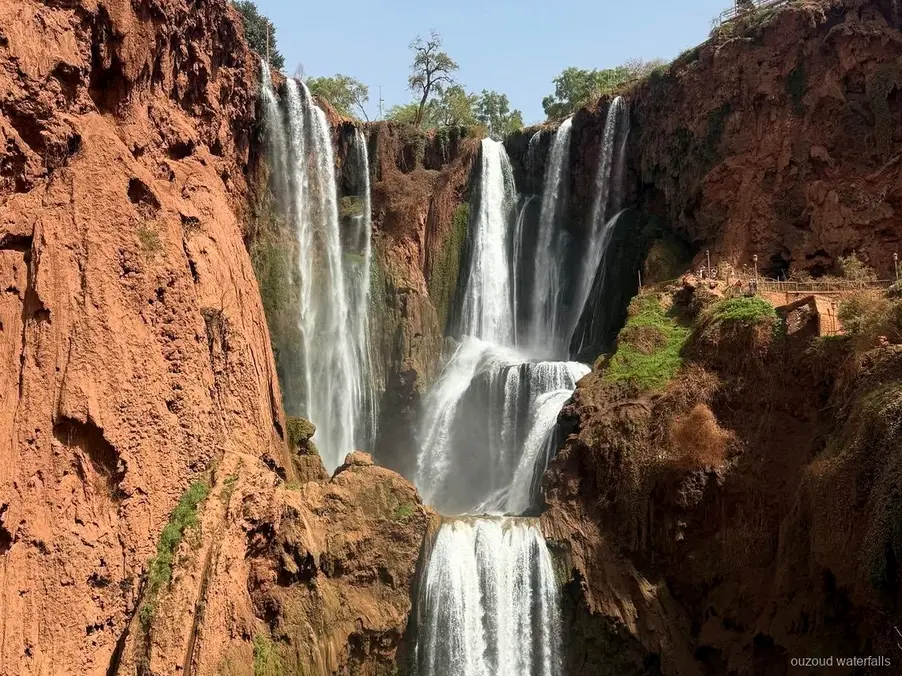Veículo privado de luxo para a excursão às Cascatas de Ouzoud a partir de Marraquexe