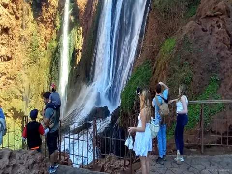 Pojazd wycieczki na wodospady Ouzoud w małej grupie wyruszający z Marrakeszu